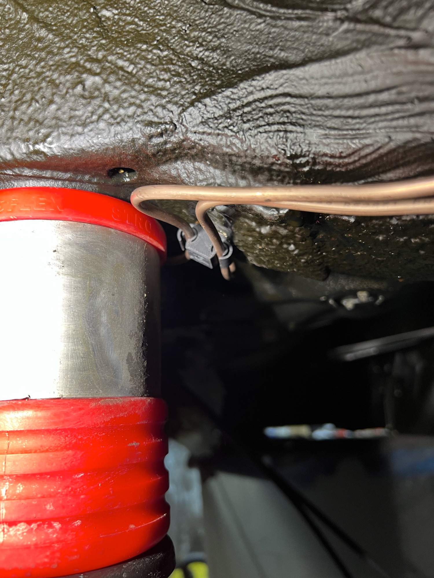 halter-clip-fuer-2x-bremsleitung-fuer-bmw-mercedes-audi-opel-montagebeispiel