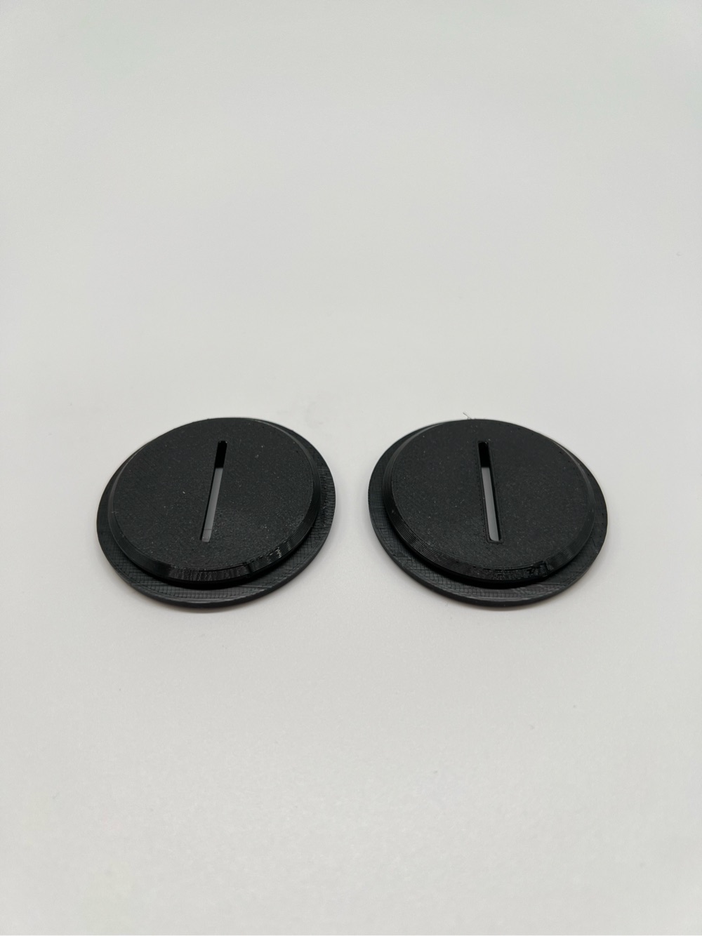 Abdeckkappe-Spritzschutz-im-Radhaus-mit-Bremsleitungsdurchfuehrung-fuer-BMW E30-E24-E28-E32-E34-rueckseite